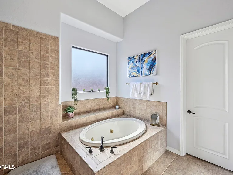 351 N Cloverfield Cir — Photo 29