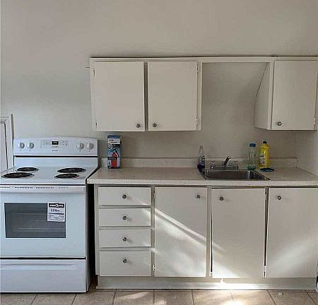 3rd image of 7 Valerie Rd #2