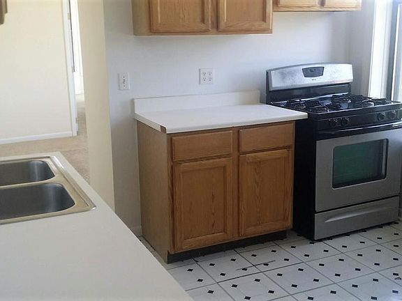 3rd image of 2626 N Lincoln Ave #3