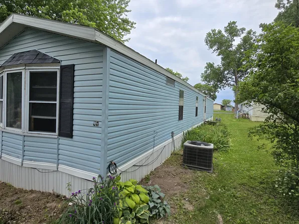 1713 D Ave, Muscatine, IA 52761