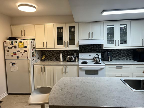 5th image of 65 Alberni St #50