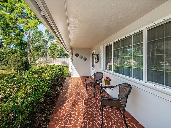 3rd image of 1504 Oleander Dr