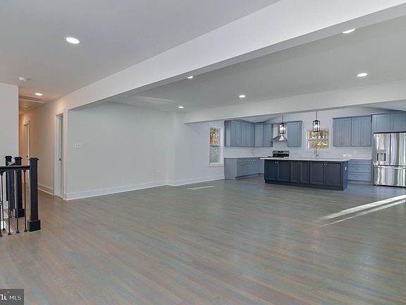 5th image of 2016 Spring Grove Dr