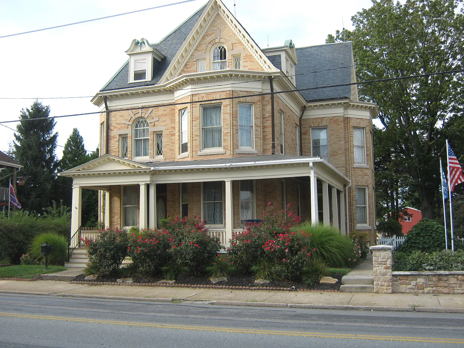 117 W Main St photo 1