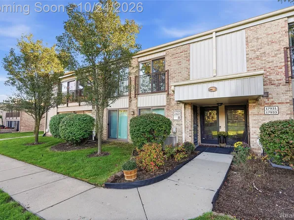 17929 University Park Dr, Livonia, MI 48152