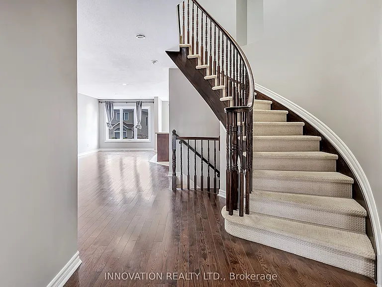 126 Garrity Cres — Photo 4