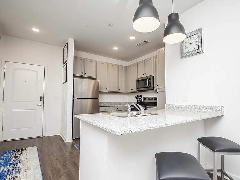 Flagship Kern's Apartments — Photo 21