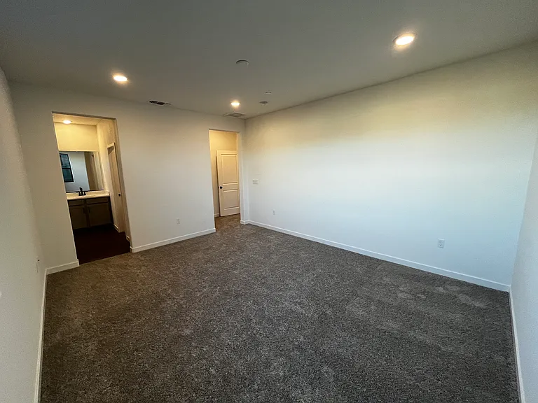 8133 Bodway Pkwy — Photo 43