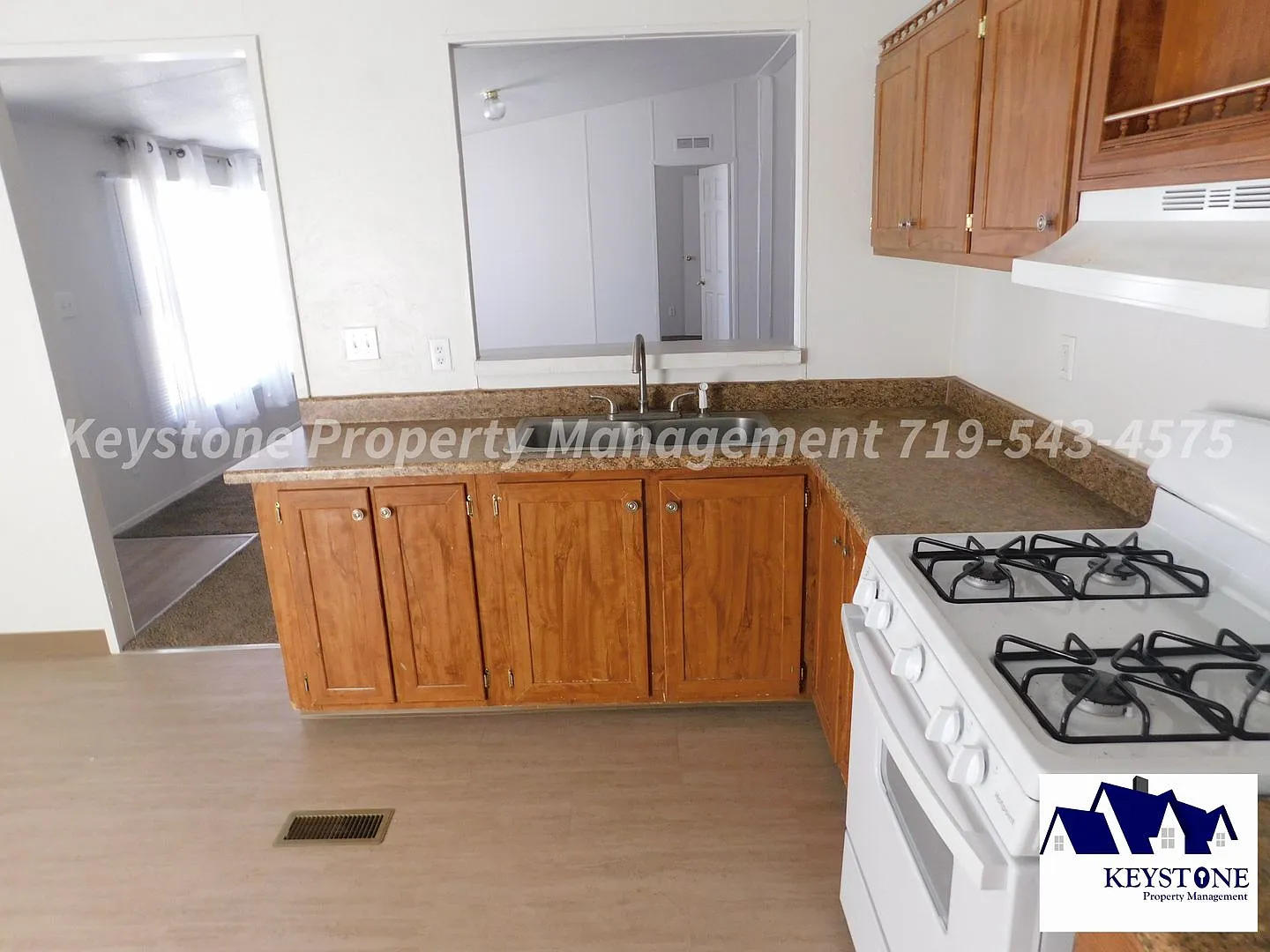 Spacious 3-Bedroom, 2-Bath Ranch-Style Home $1400/$1400 — Photo 4