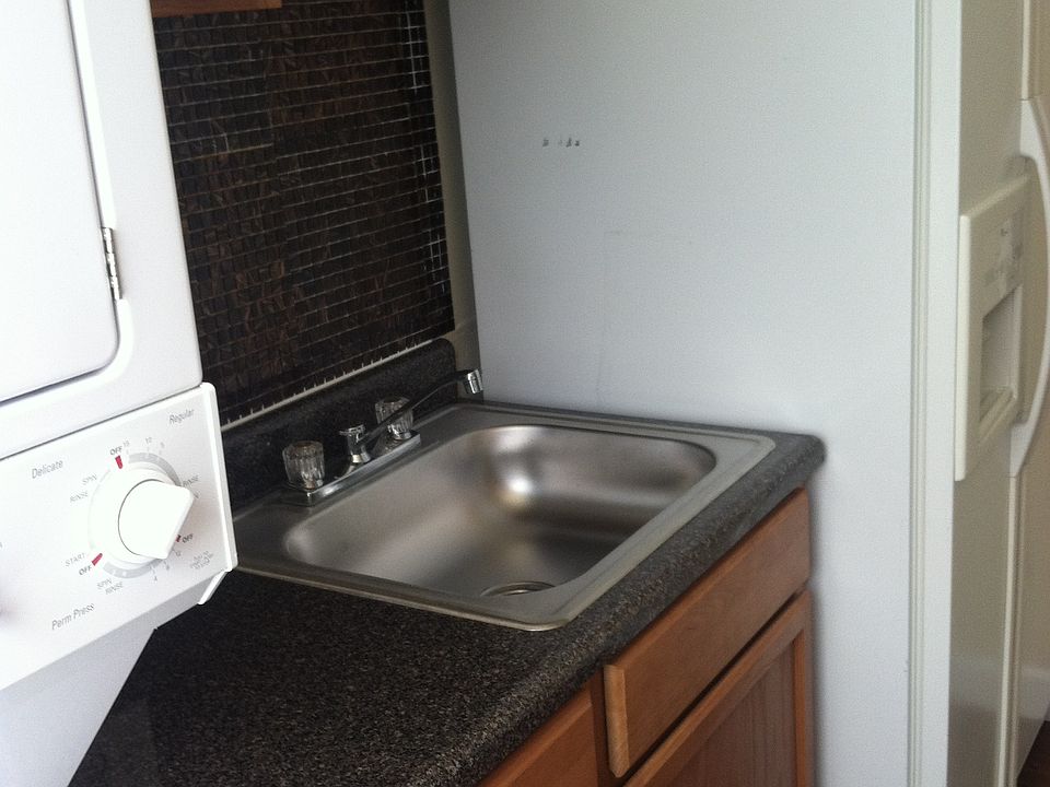 2nd image of 839 S Greenbrier St APT 101