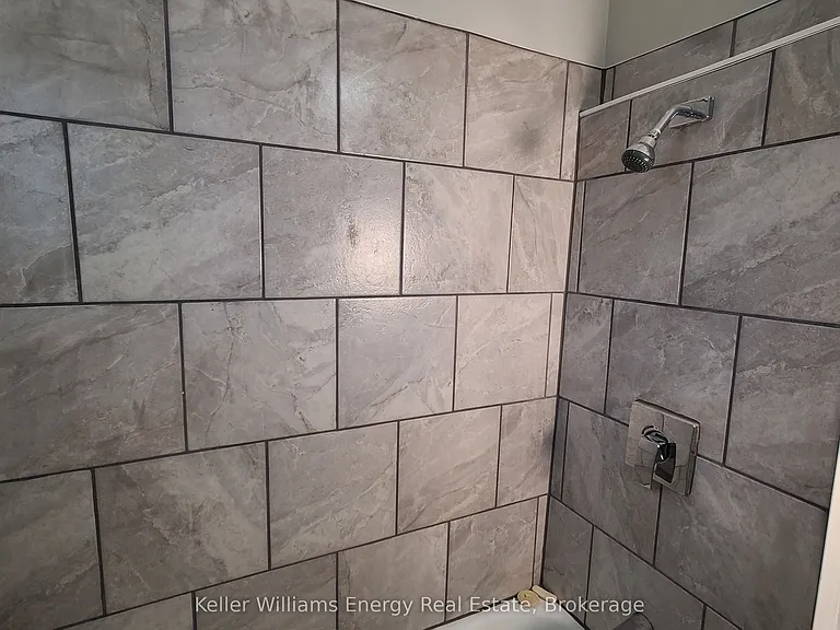 201 Celina St #UPPER — Photo 15