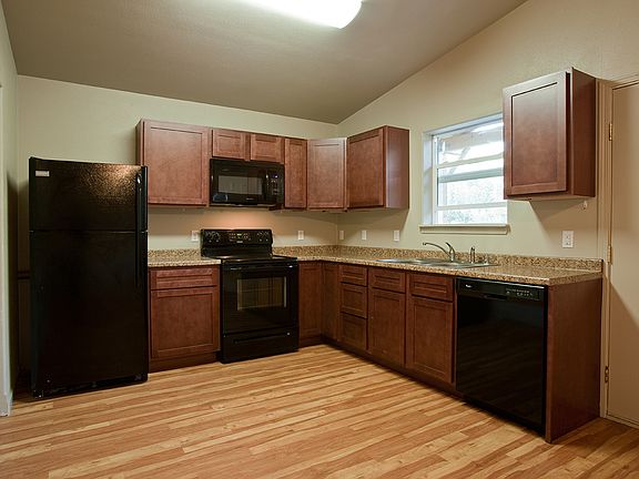 2nd image of 925 Lincolnwood Dr #A
