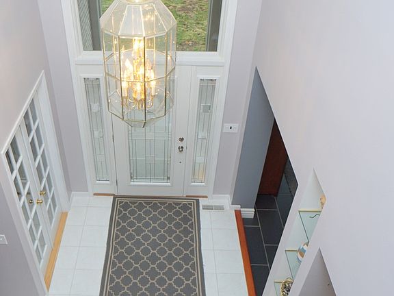 4th image of 125 Deerwood Ln