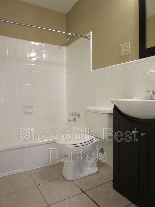3523 Hallbrook St — Photo 2