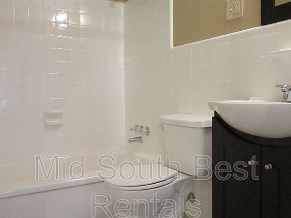 3rd image of 3523 Hallbrook St