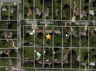 1205 NE 66th St, Gladstone, MO 64118