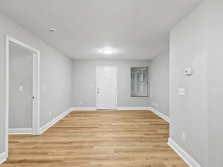 Crestview Apartments — Photo 30