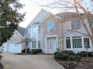 6760 Ridgecliff Dr, Solon, OH 44139