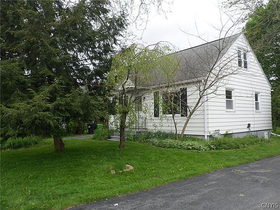 2nd image of 101 Chestnut Hill Dr