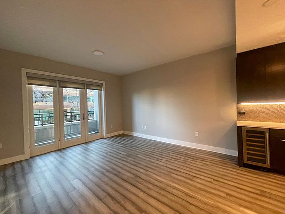 5th image of 333 S Monroe St #114