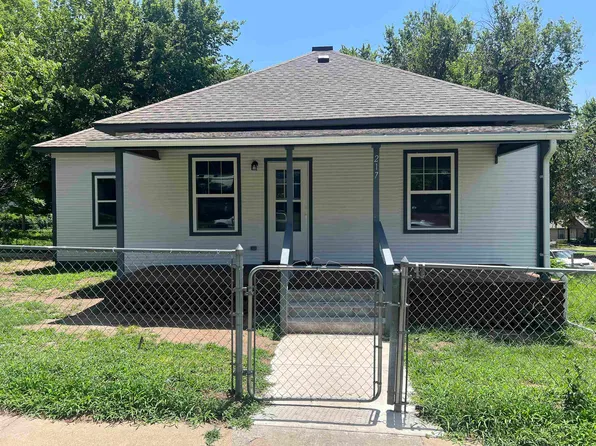 217 W Jefferson Ave, Arkansas City, KS 67005