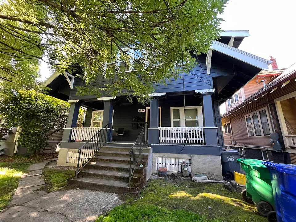 3954 SE Grant St #2