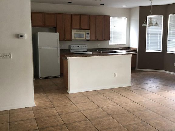 5th image of 3212 Shady Lily Ln