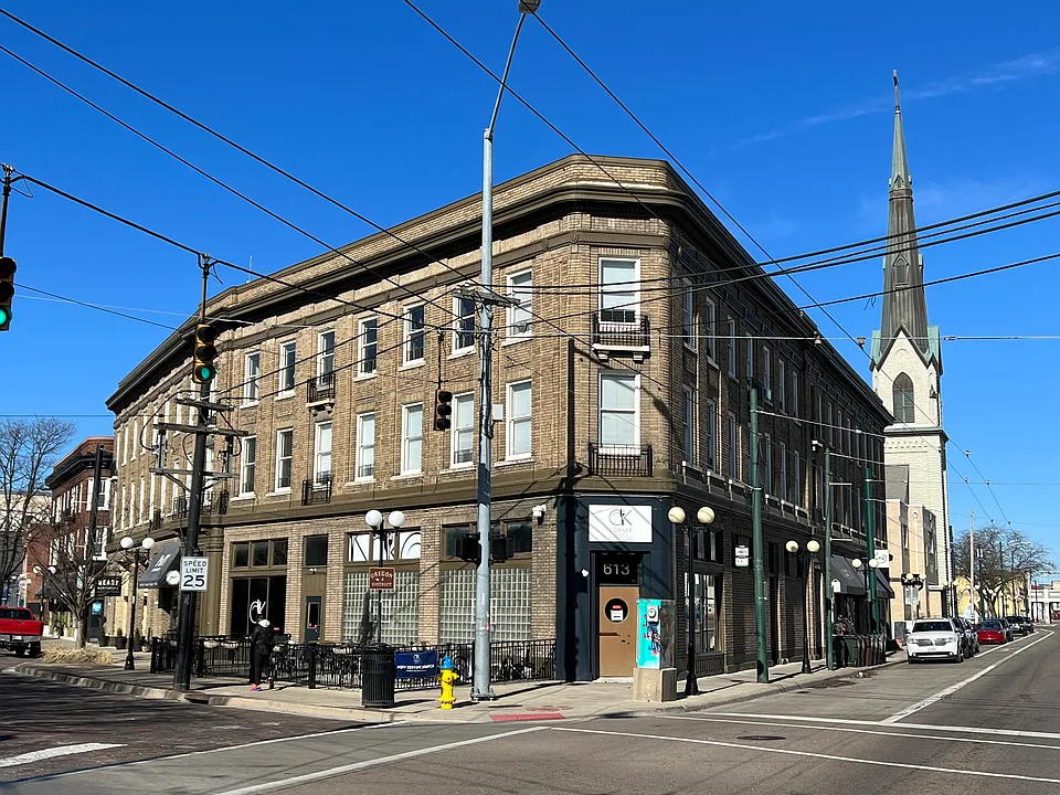 607 E 5th St #15
