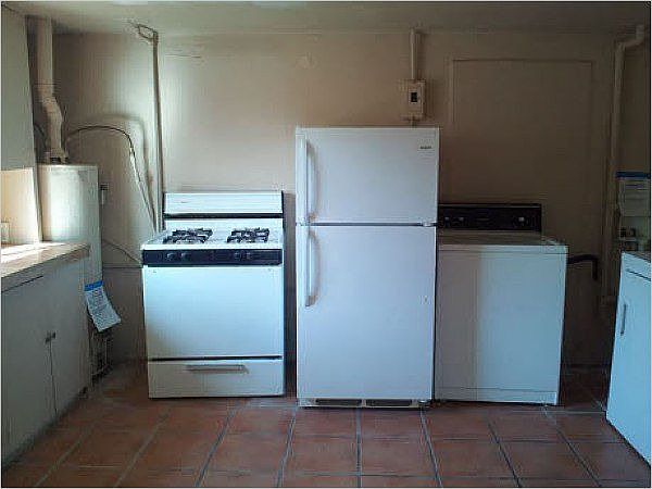 2nd image of 1821 Hopewell St