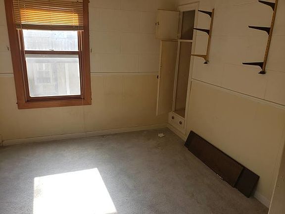 3rd image of 119 E Garden St