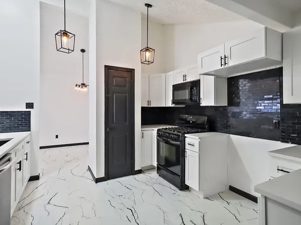 30 Crestbriar Ct, Baytown, TX 77521