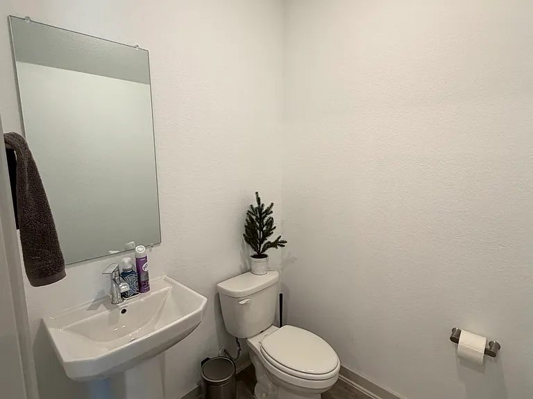561 Eiseley Dr — Photo 8