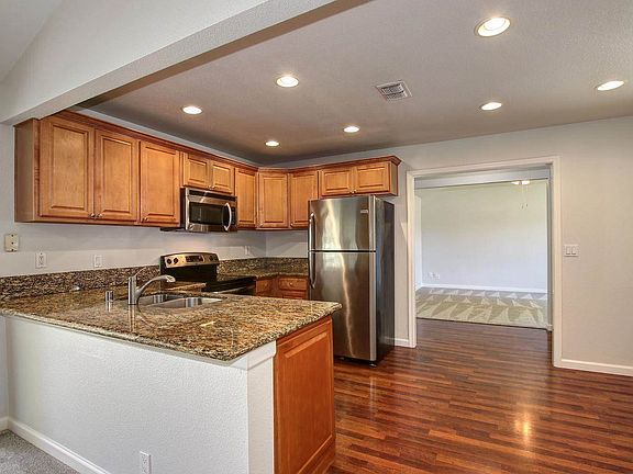 3rd image of 6561 Misty Creek Dr