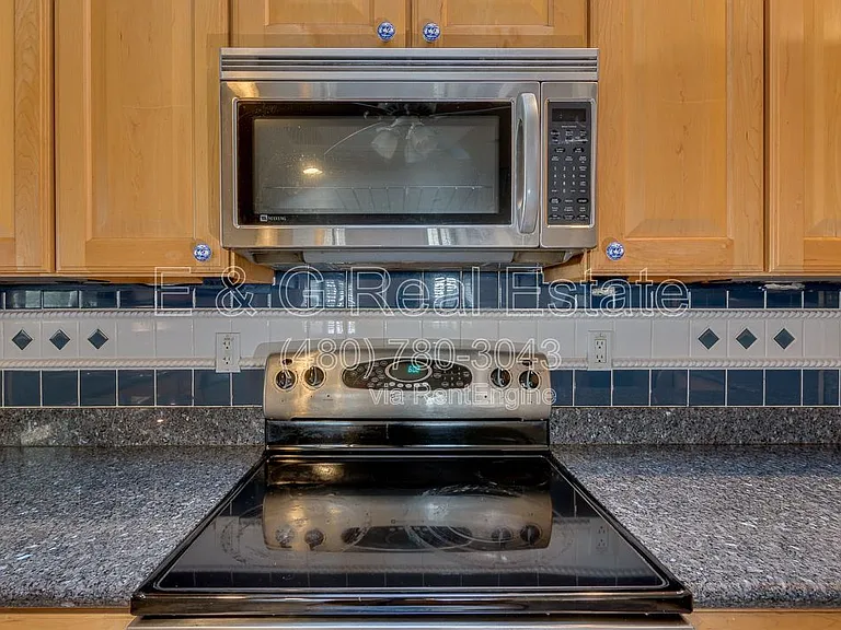 526 E Flynn Ln — Photo 12