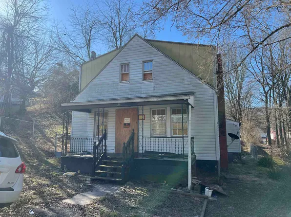 24 2nd St SE, Pulaski, VA 24301