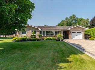 4 Colonial Dr, North Dumfries, ON
