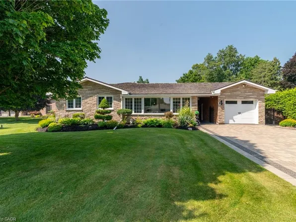 4 Colonial Dr, North Dumfries, ON N0B 1E0