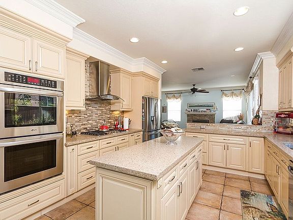 4th image of 1254 W Vaquero Ct