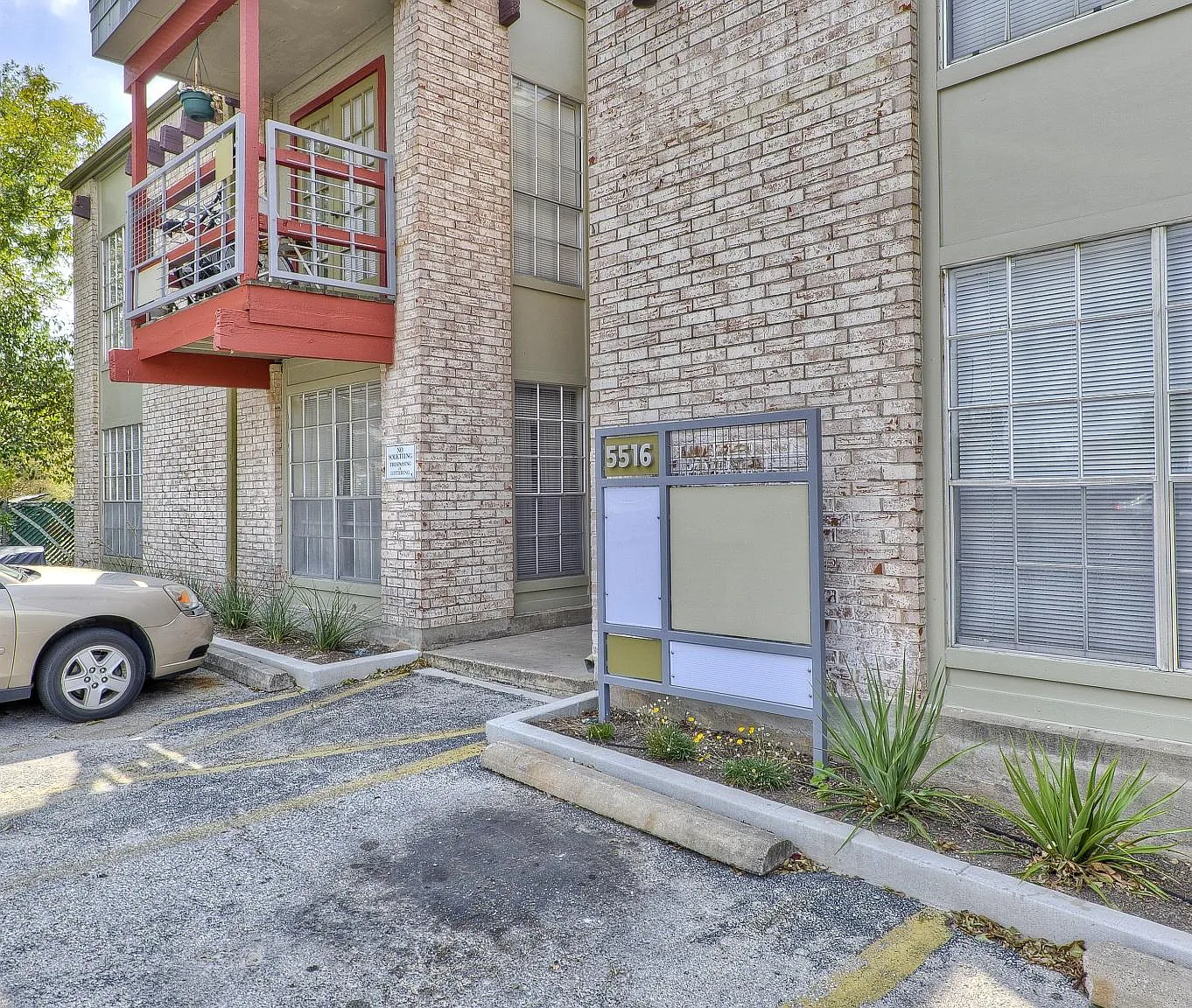 1 bed, 650 sqft, $1,050 — Photo 2