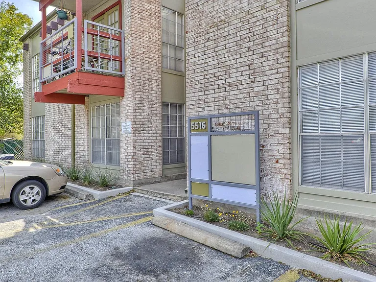 5516 Grover Ave — Photo 2