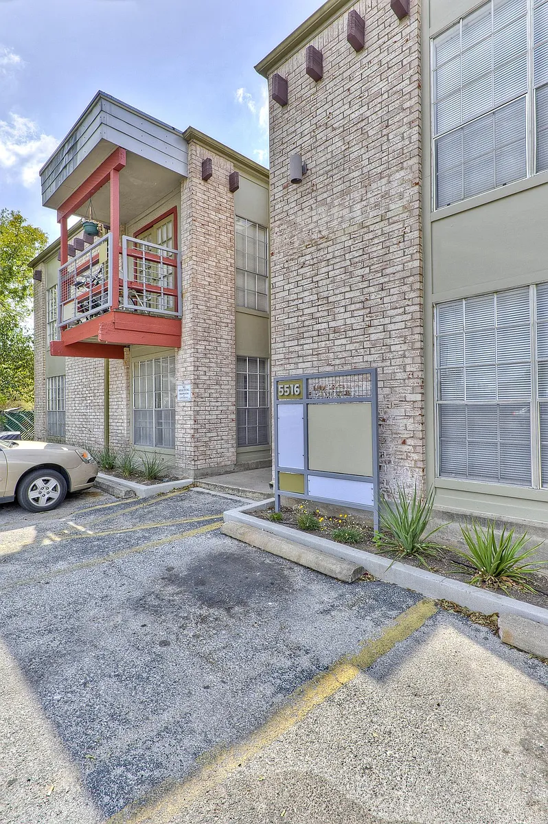 Building Photo - 5516 Grover Ave