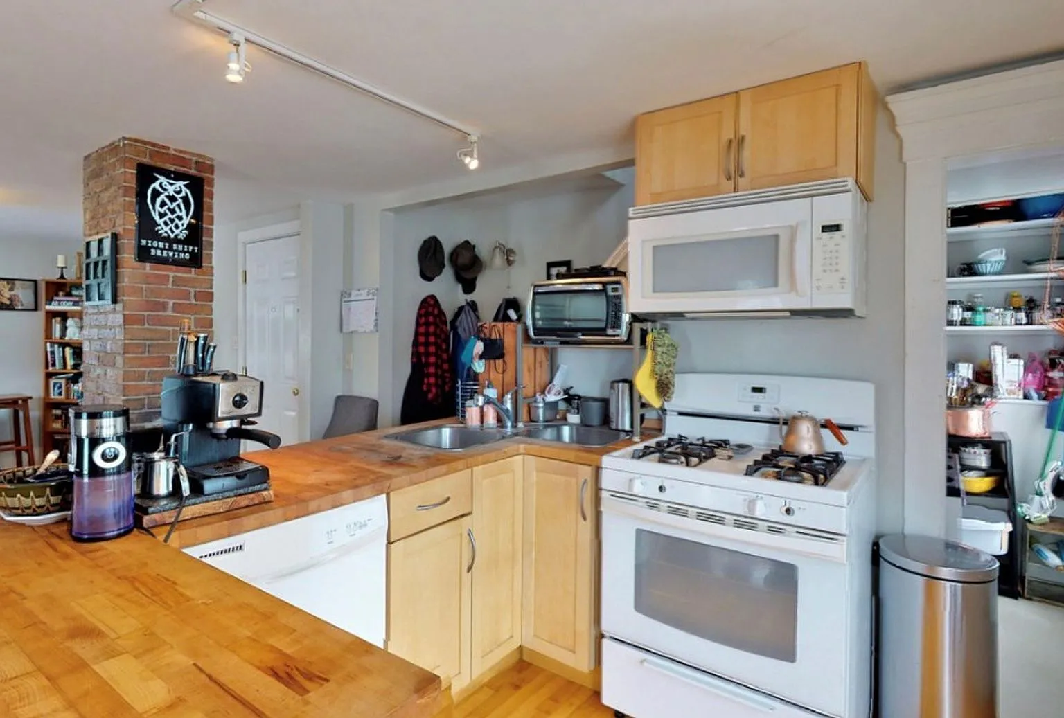11 Russell Street — Photo 1