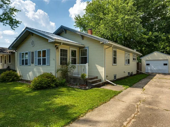 2916 Moultrie Ave, Mattoon, IL 61938