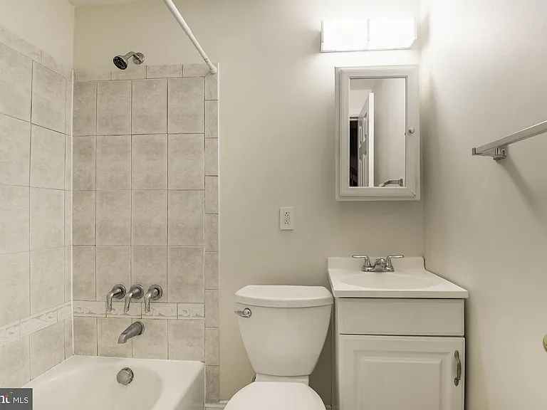 22037 Manning Sq — Photo 38