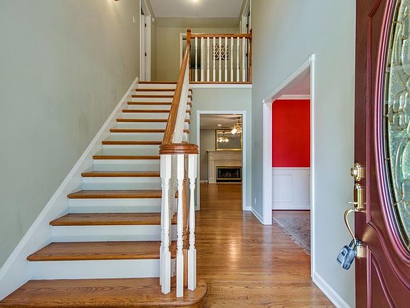 5th image of 120 Glen Echo Dr
