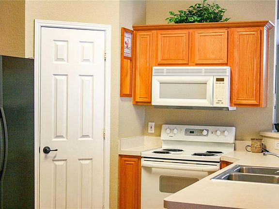 2nd image of 1214 Hidden Oaks Dr