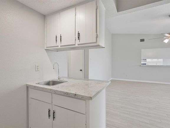 4th image of 12211 Crystalwood Drive