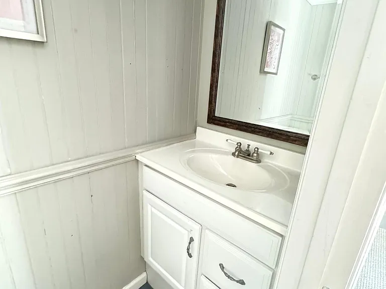 310 E Main St — Photo 8