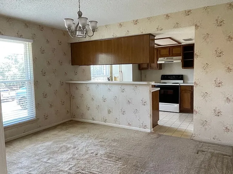 1605 Cedar Oaks Ln — Photo 3