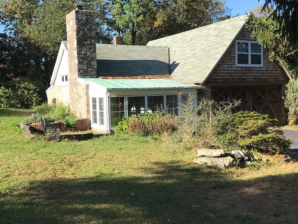 Unique carriage house